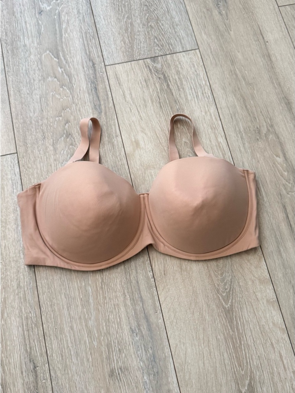 SKIMS Sculpting Nude Strapless Convertible Bra size 46D